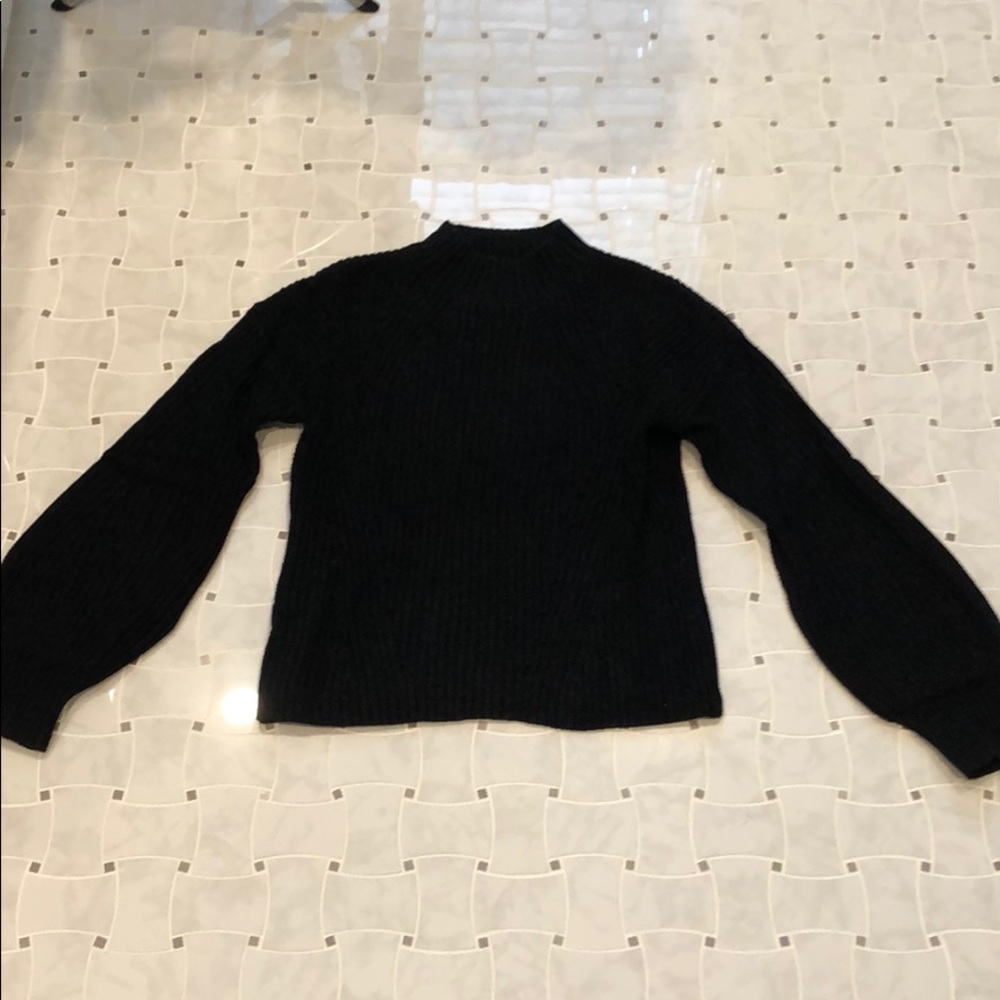 Gap sweater